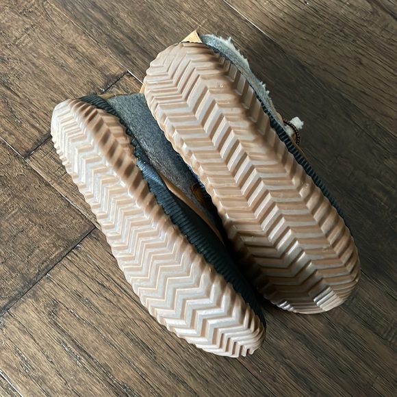 Sorel out and about boots size 10.5 - Picture 5 of 5